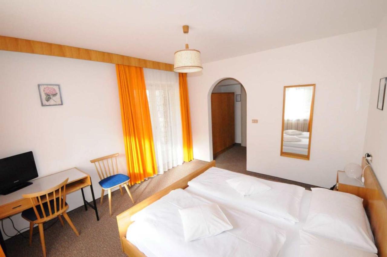 Ciasa Soreghina Bed & Breakfast *